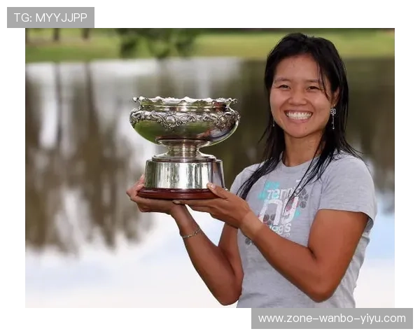 网球赛场精彩瞬间回顾顶尖选手争夺荣誉新动态