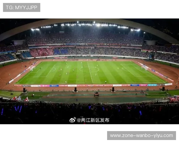 重庆超级联赛点燃山城草根足球热潮夜色与呐喊交织成全民主场